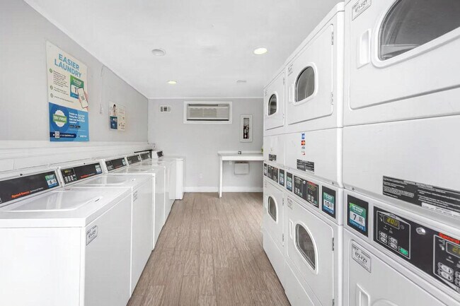 Building Photo - 4311 W Cleveland St