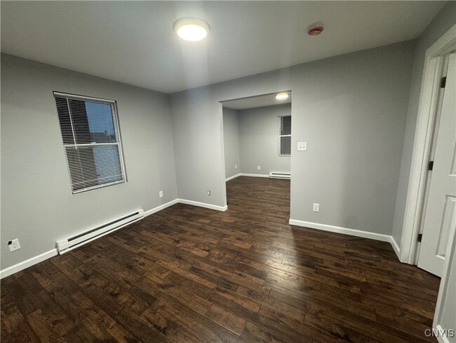 Building Photo - 121 E Main St