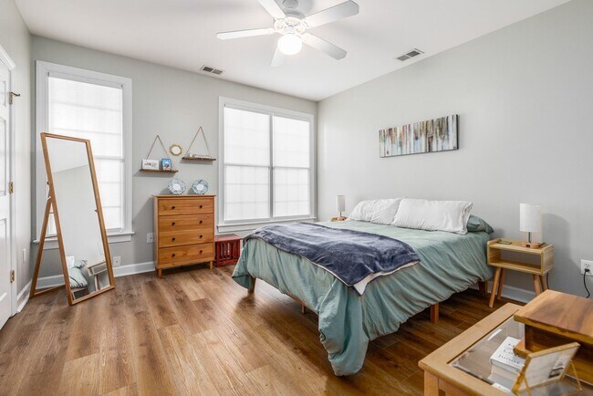 Building Photo - Cute & Cozy Condo in Southern Village!