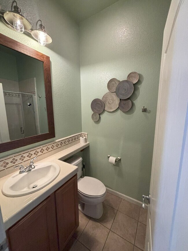 Building Photo - Sprawling Home Near UNR - One Level Living...