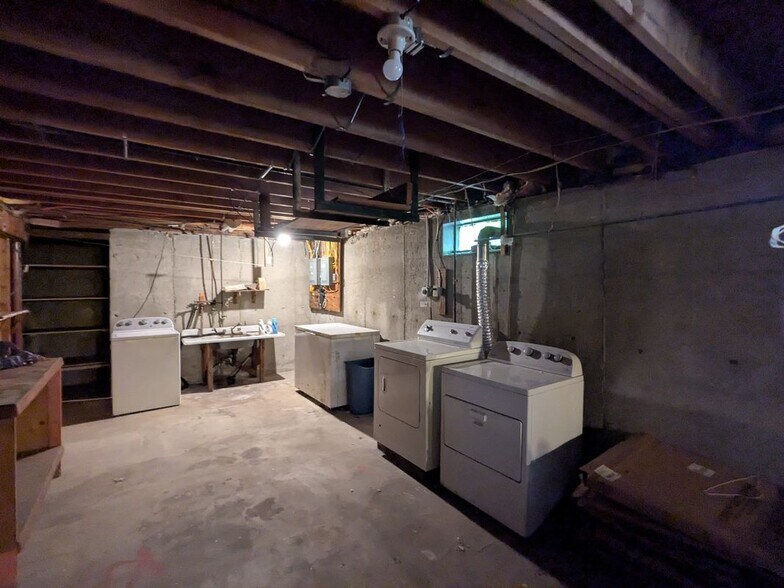 Building Photo - 155 Grove St