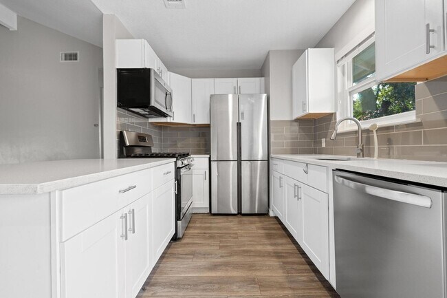 Building Photo - 3201 Mossrock Dr