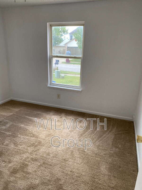 Building Photo - 5251 Bluff View Dr