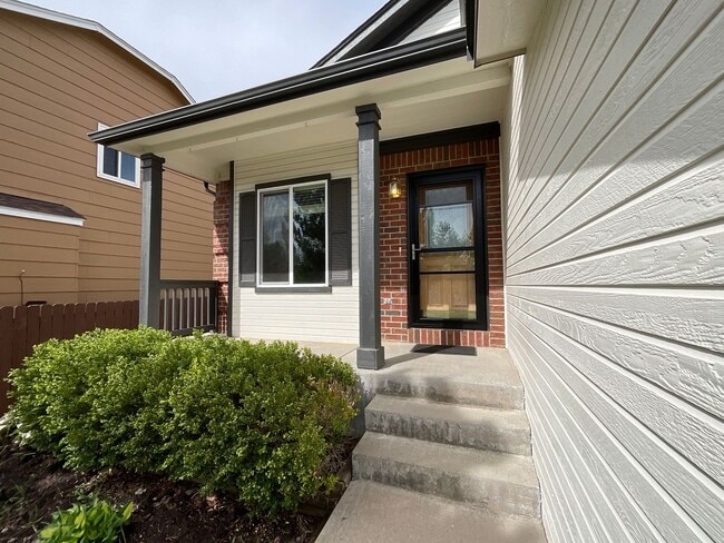 Building Photo - 5 Bedroom Home Available Near Briargate Pkwy & Austin Bluffs Pkwy!