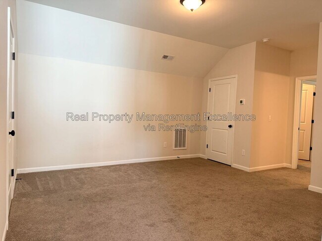 Building Photo - 101 Brody Pne Wy