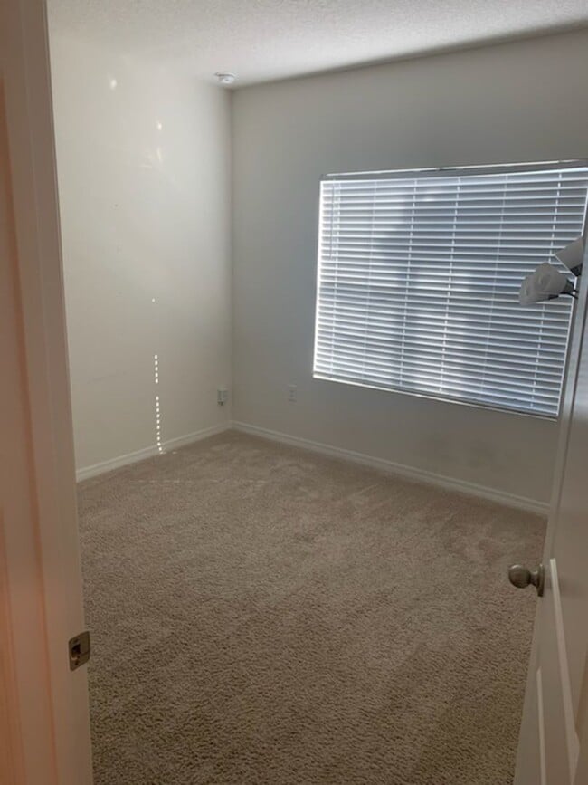Building Photo - Beautiful Home Located In The New Chestnut Village Neighborhood On SW Archer Road