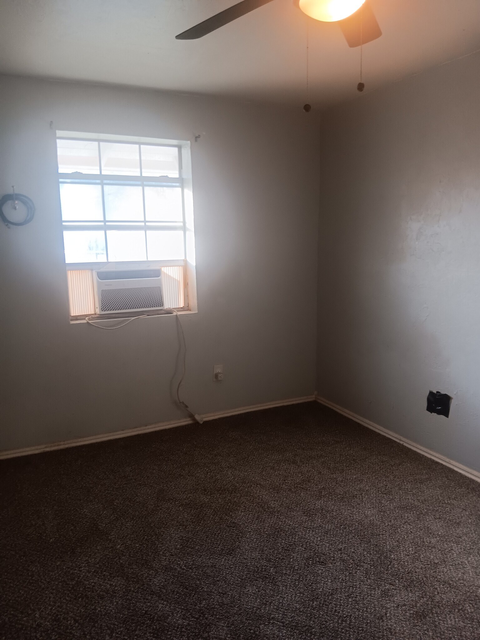 Building Photo - 504 S 5th St