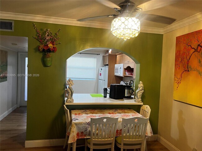 Building Photo - 5985 Del Lago Cir