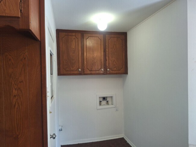 Building Photo - 513 Simmons Dr