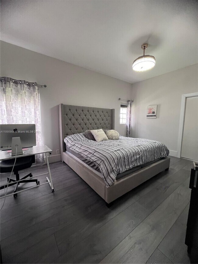 Building Photo - 1371 Bayview Cir