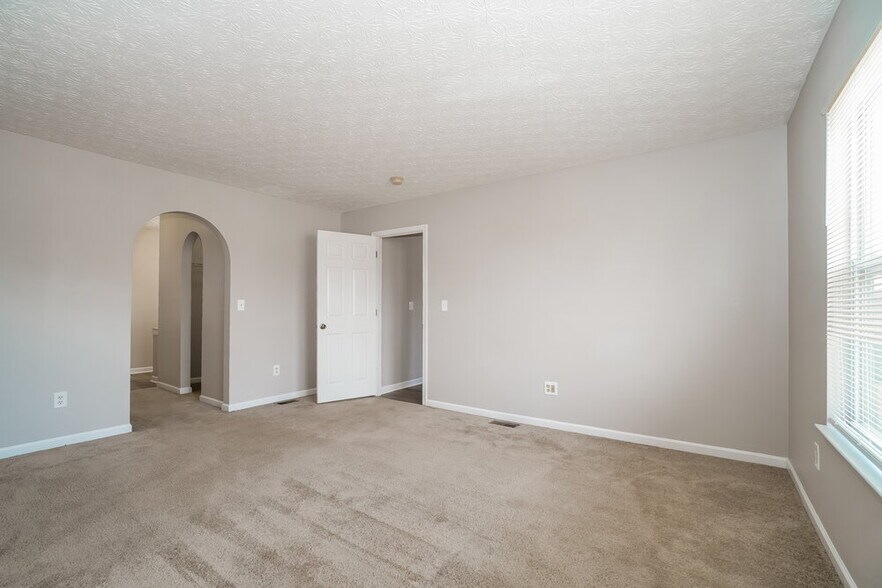 Building Photo - 3087 Fabyan Dr
