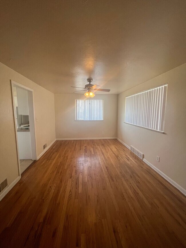 Building Photo - Charming Two Bedroom in Lakewood-Updated, ...