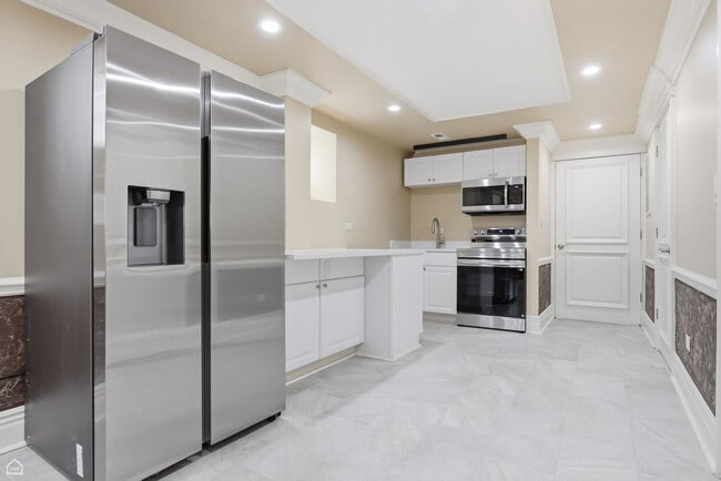 Building Photo - 5614 N Campbell Ave