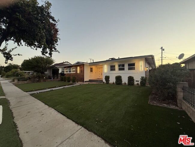 Building Photo - 6159 Sylvia Ave