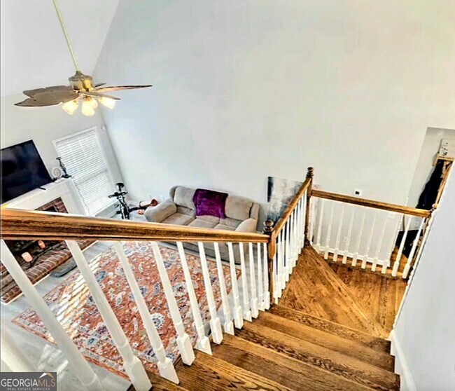 Building Photo - 564 Edgefield Way