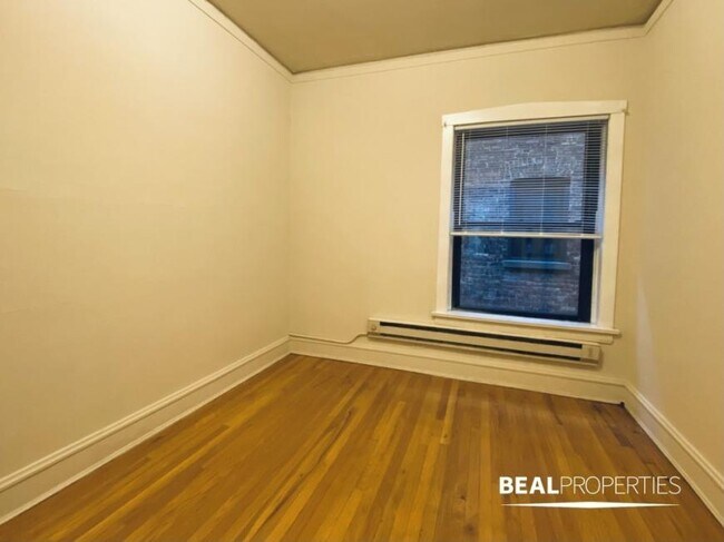 Building Photo - 1 bedroom in EVANSTON IL 60202