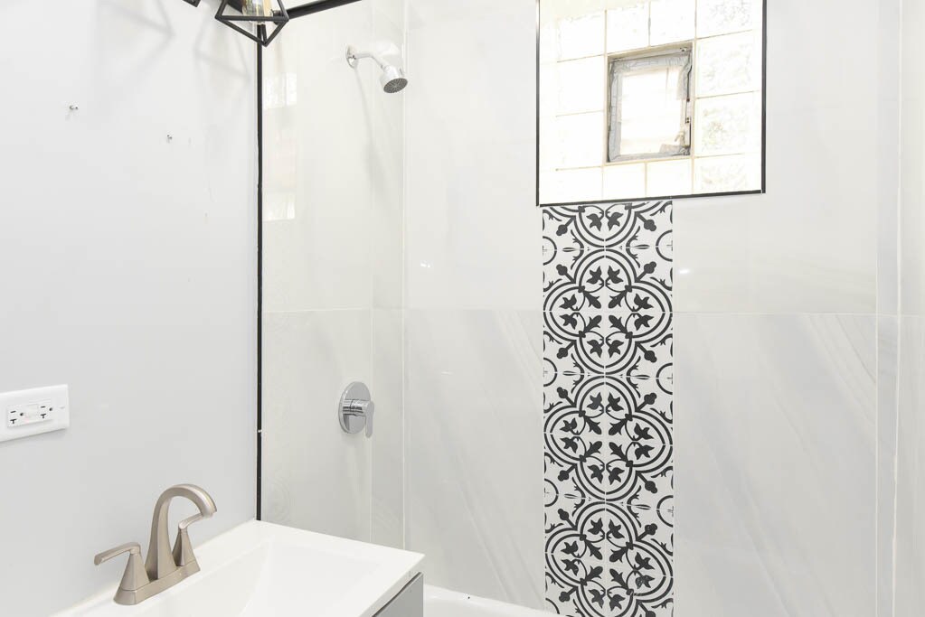 Building Photo - 1922 N Wilmot Ave