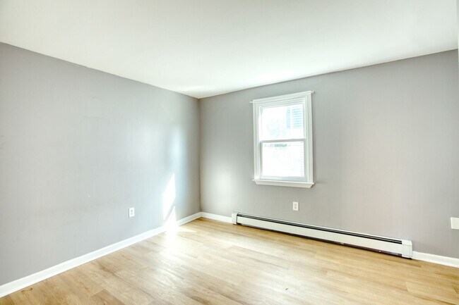 Building Photo - 12 Martin St