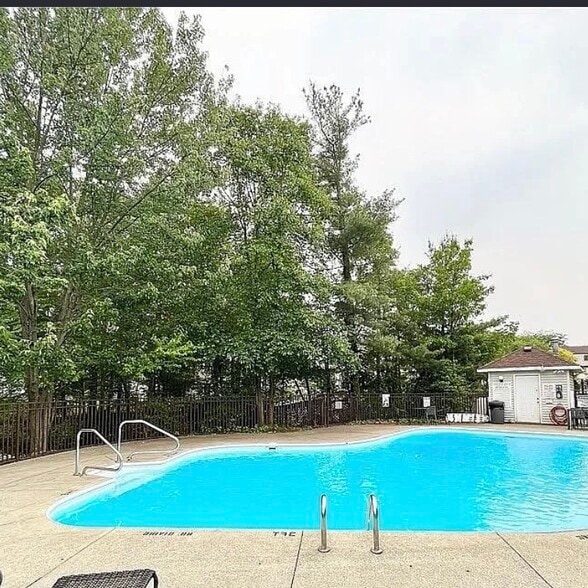 Building Photo - 1304 Cedarwood Dr