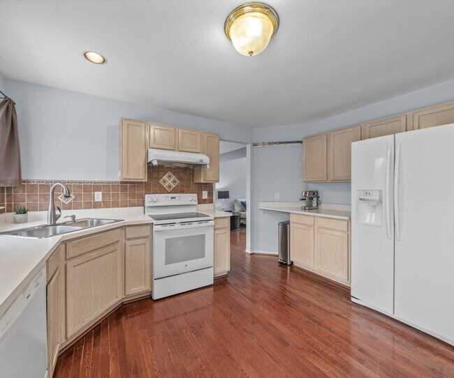Building Photo - 1696 Reserve Ct