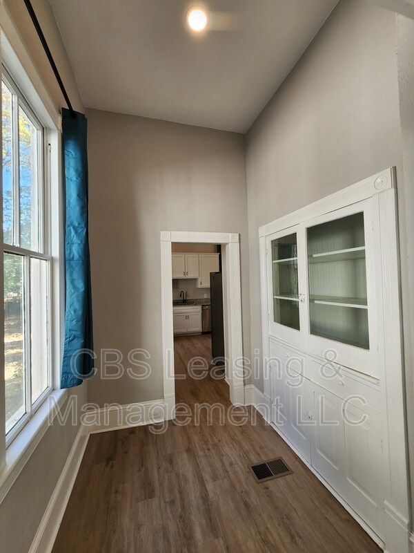 Building Photo - 2908 10th Ave