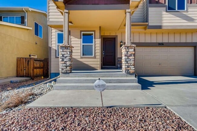 Building Photo - Evolve Real Estate: Available November 1 U...