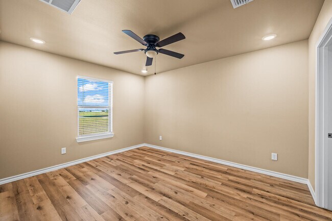 Building Photo - 4008 East F M 1729