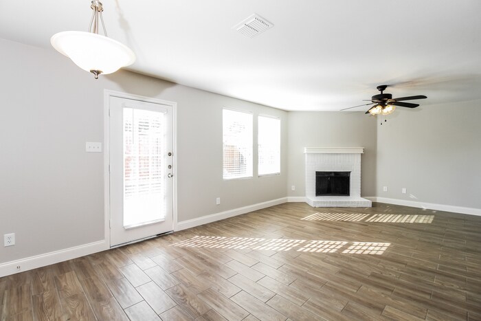 Building Photo - 1321 Scenic Hills Dr