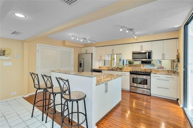 Building Photo - 761 Pine Run Dr