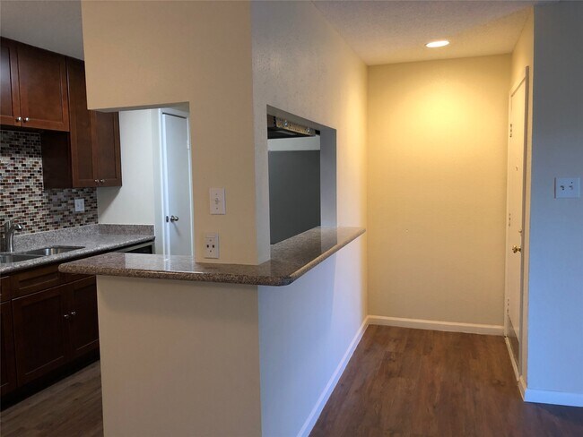 Building Photo - 10053 Westpark Dr
