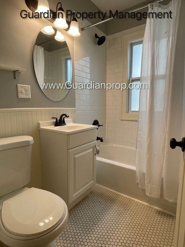 Building Photo - South Minneapolis Single Family Home, Fenc...