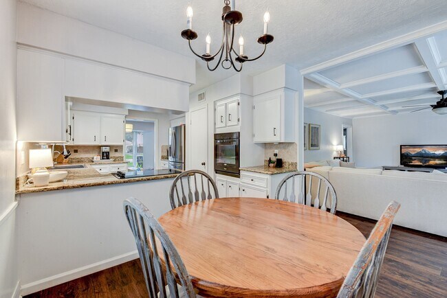 Building Photo - 10707 Piping Rock Ln