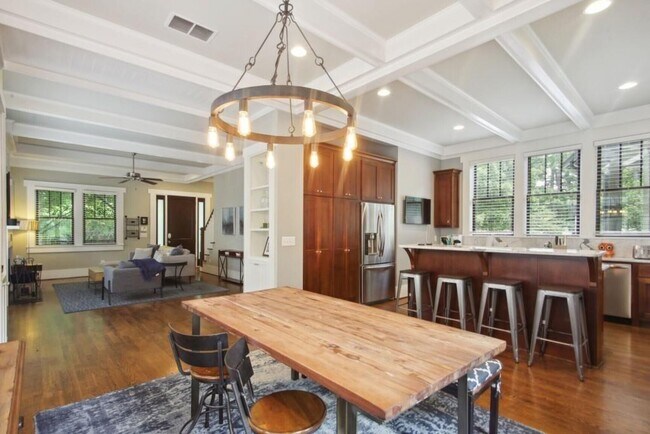 Building Photo - 519 N Highland Ave NE