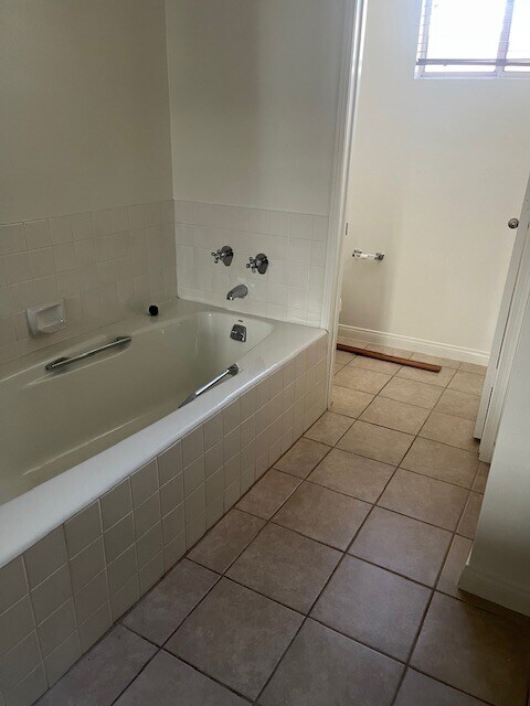 Master Bath - 5350 White Oak Ave