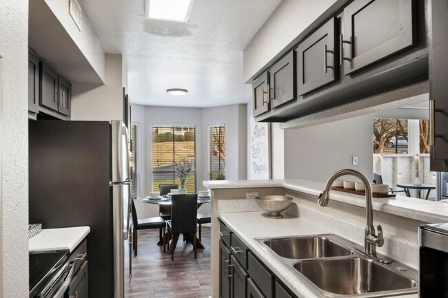 Building Photo - 501 Pelham Dr