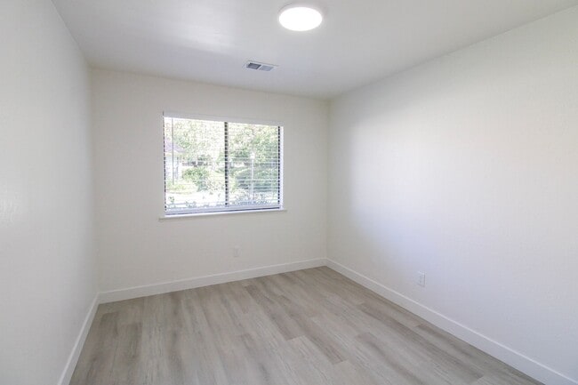 Building Photo - 2 Bed, 2 Bath Townhome in San Luis Obispo!