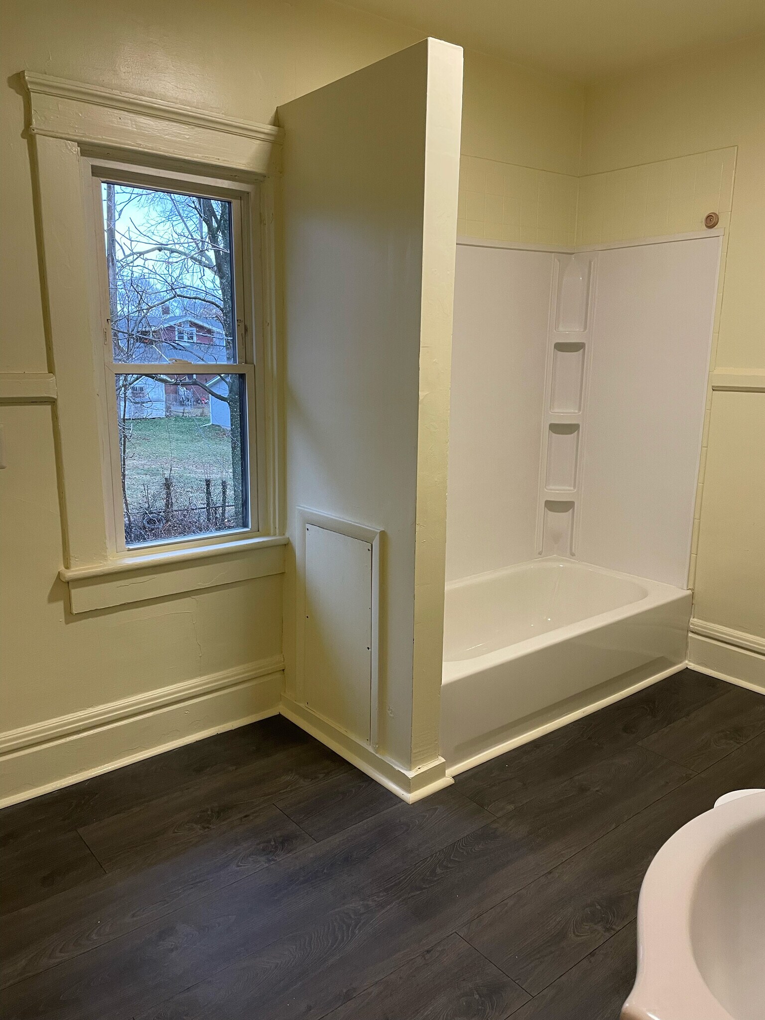 Building Photo - 889 N Main St