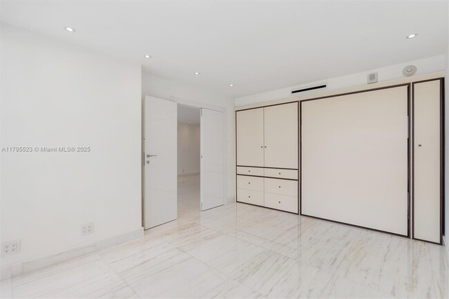 Building Photo - 2200 S Ocean Ln