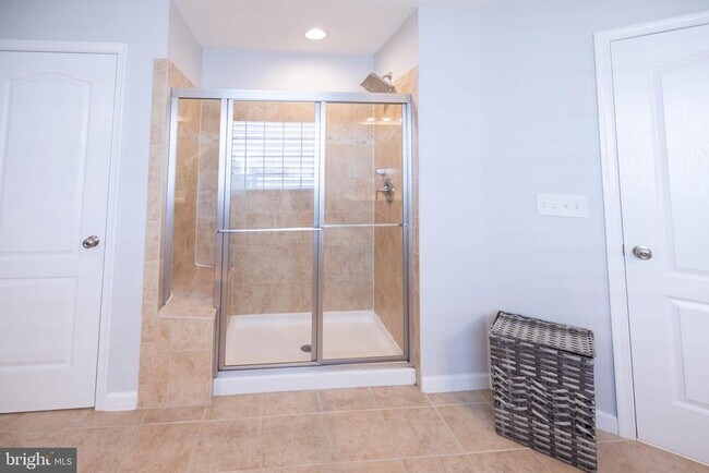 Building Photo - 8727 Raleigh Mews