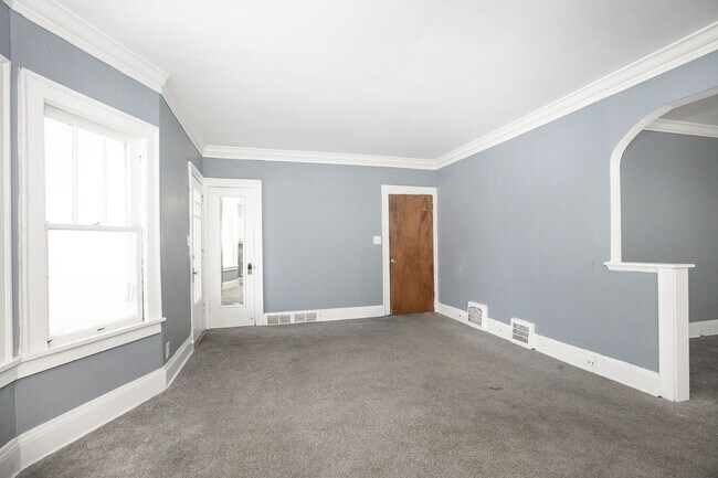 Building Photo - 3584 E 151st St