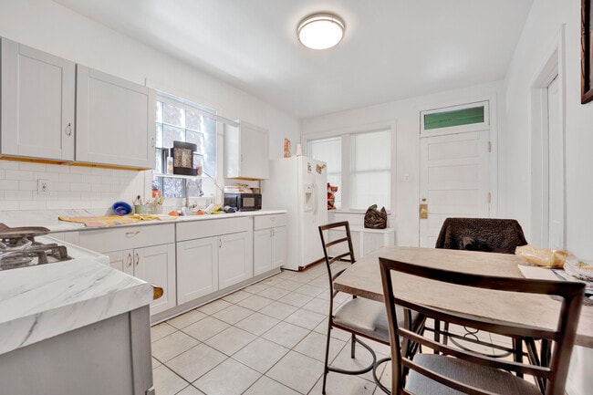 Building Photo - 2244 N Leamington Ave