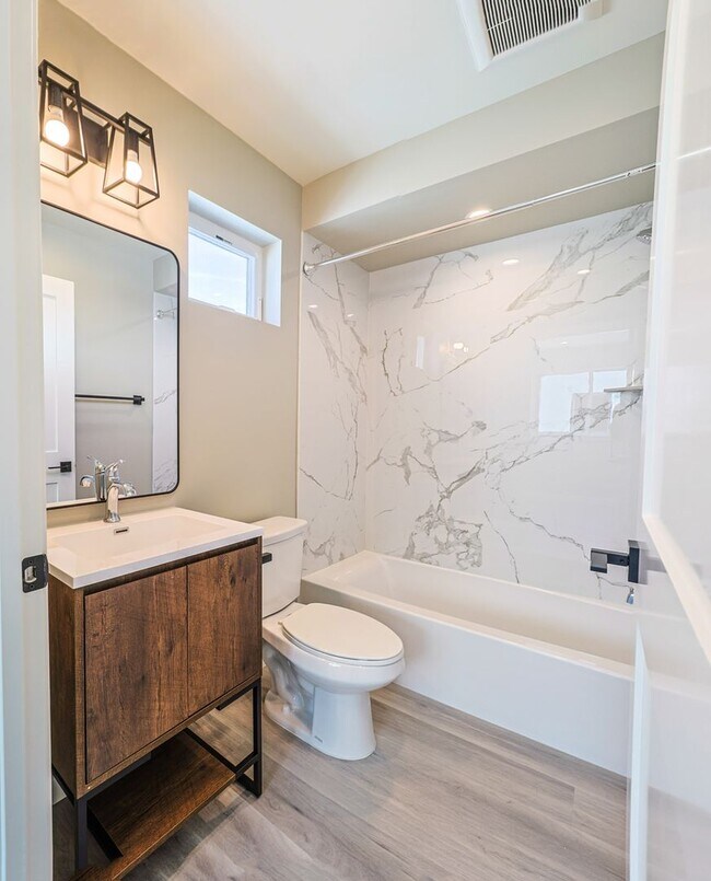 Building Photo - Newly built 4 bed/4 bath townhome in a 6-u...