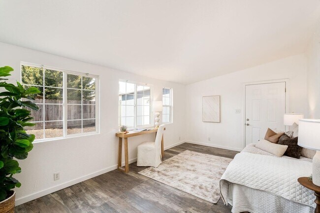 Building Photo - Light-Filled San Leandro Gem w/ Dual Garages & Expansive Yard