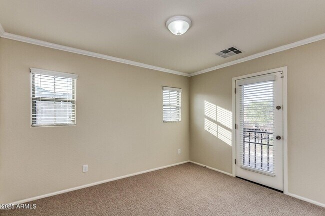 Building Photo - 869 E Doral Ct