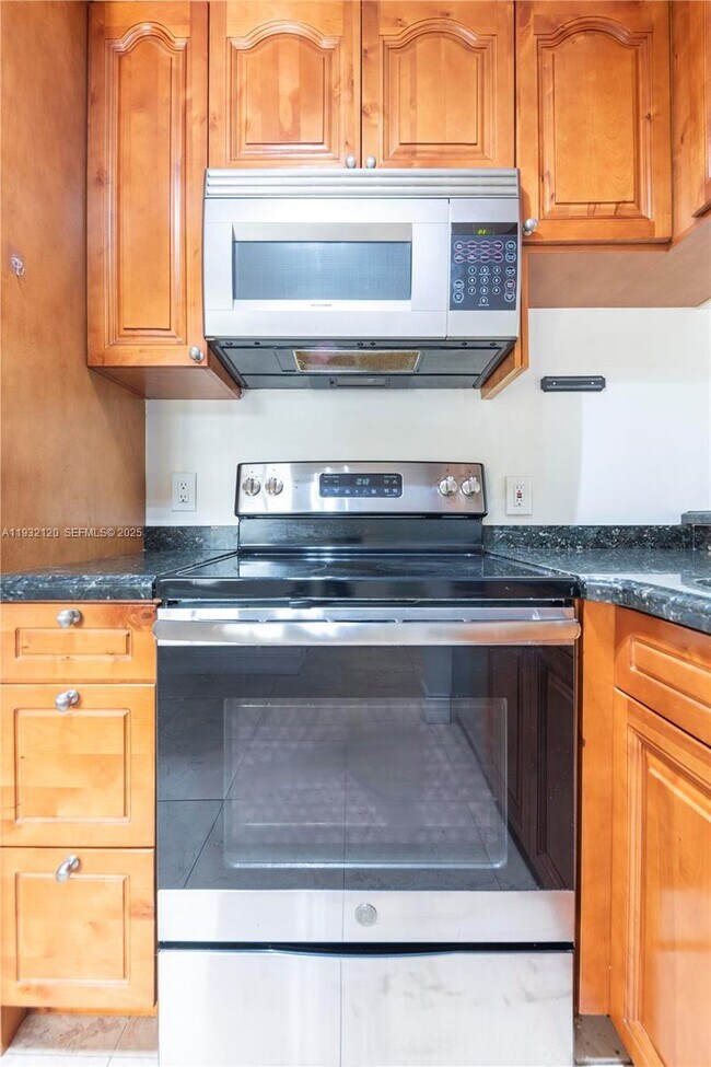 Building Photo - 1155 Coral Club Dr