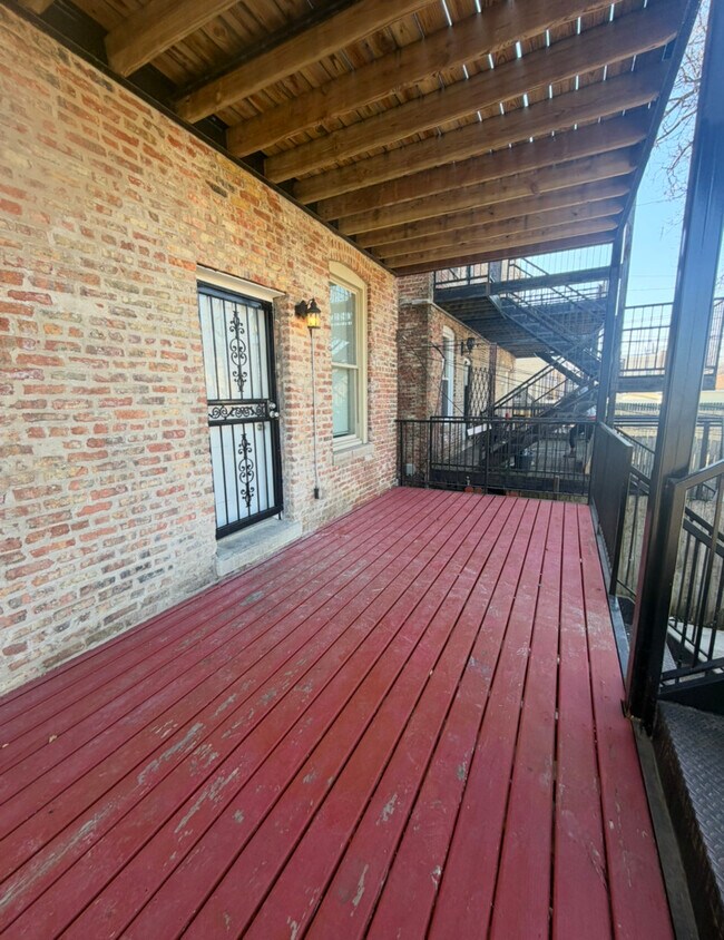 Building Photo - 2638 W Adams St