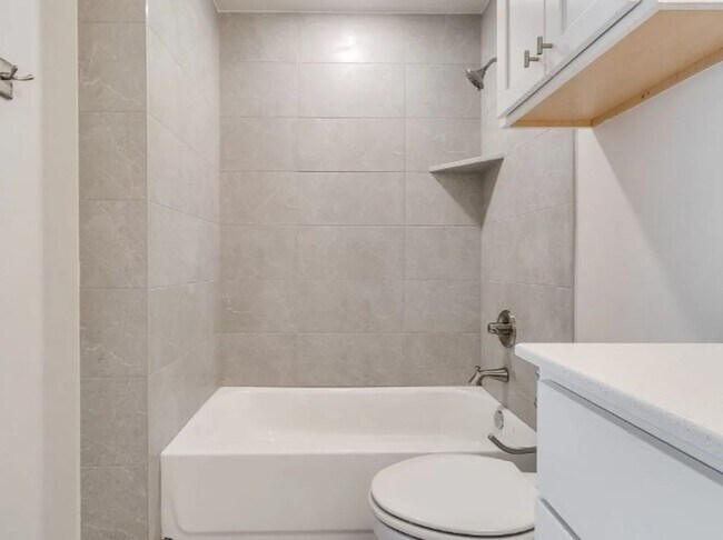 Building Photo - Model Home in East Edmond + 3 bedrooms + B...