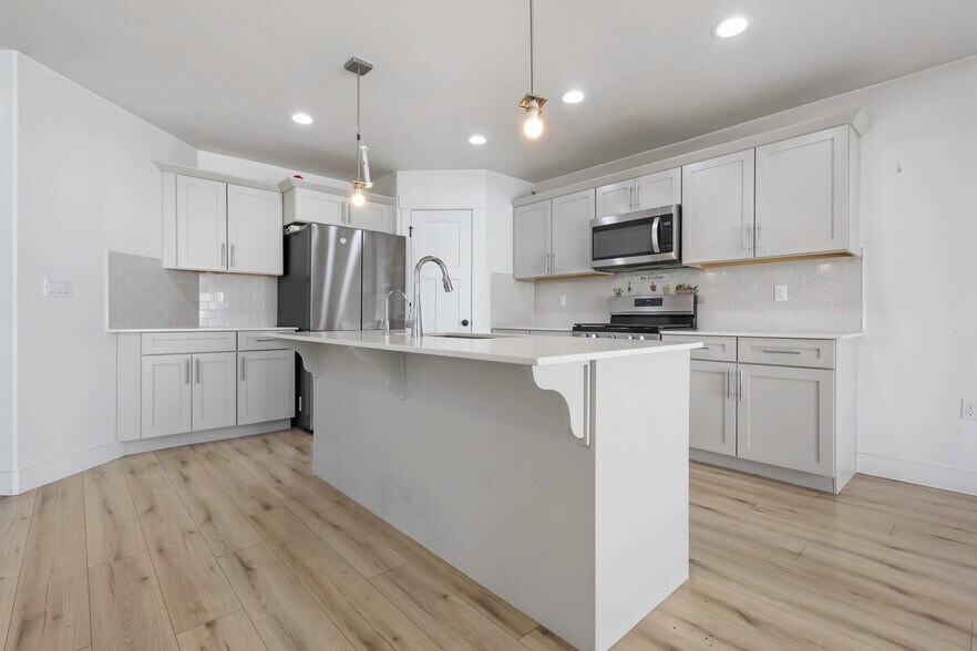 Building Photo - 12356 Eovaldi Ave