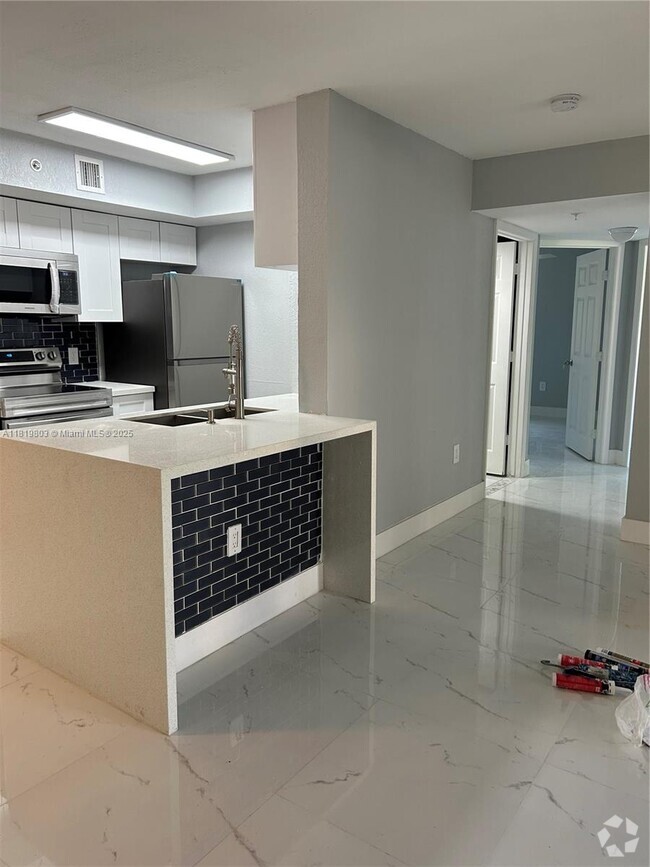 Building Photo - 2457 Centergate Dr