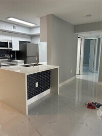 Building Photo - 2457 Centergate Dr